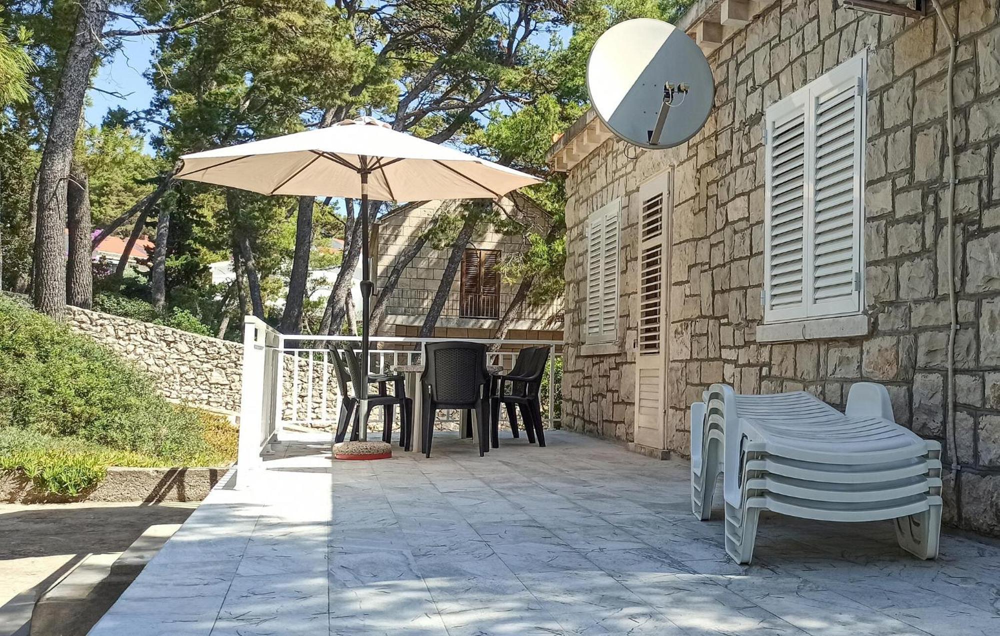 Amazing Apartment In Lumbarda With Kitchen Exterior photo